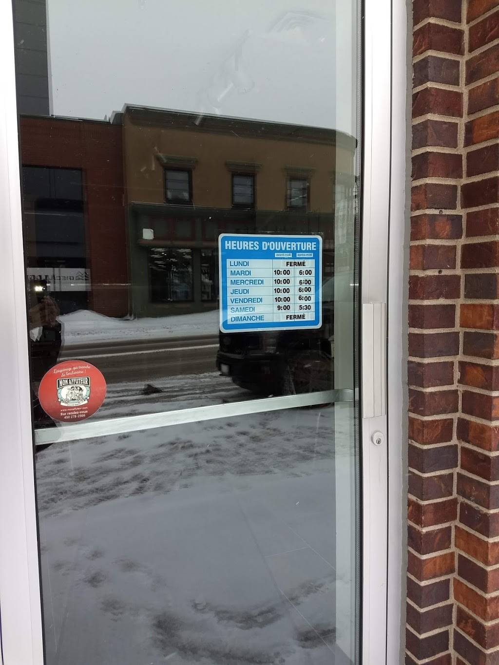 William J. Walter Granby | restaurant | 165 Rue Principale, Granby, QC J2G 2V5, Canada | 4503727916 OR +1 450-372-7916