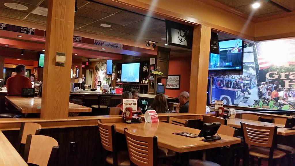 Applebees Grill + Bar | restaurant | 680 N Beacon Blvd, Grand Haven, MI 49417, USA | 6168446813 OR +1 616-844-6813