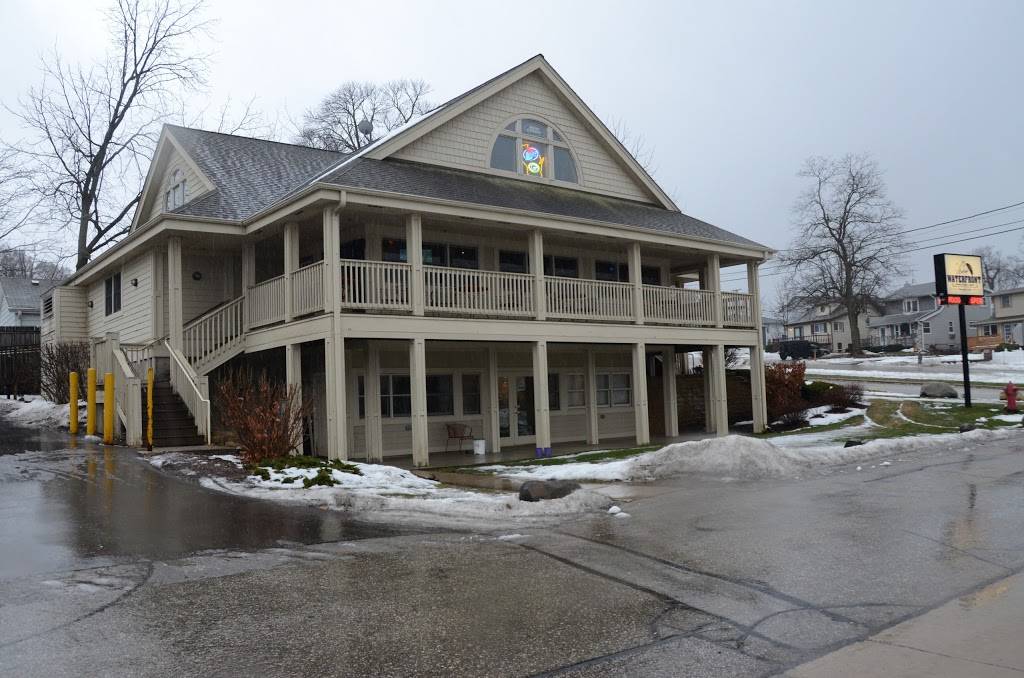 Curlys Waterfront Sports Bar & Grill | restaurant | W272N2696 Lakeview Blvd, Pewaukee, WI 53072, USA | 2626914243 OR +1 262-691-4243