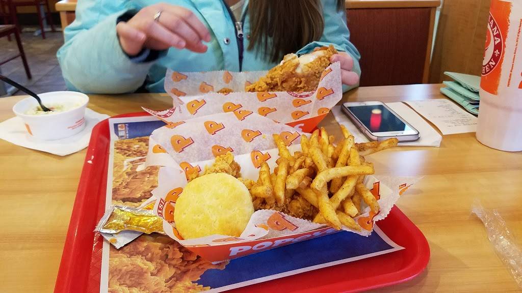 Popeyes Louisiana Kitchen | restaurant | 715 W Norton Ave, Norton Shores, MI 49441, USA | 2317339230 OR +1 231-733-9230