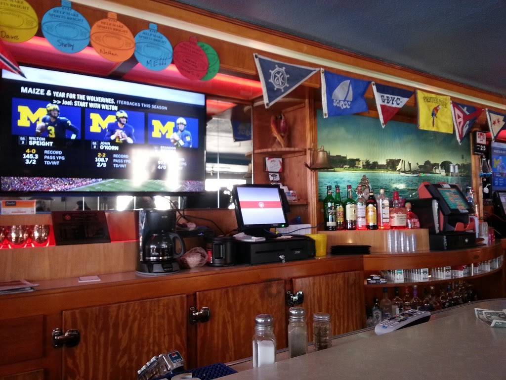 Pirates Cove | restaurant | 727 1st St, Menominee, MI 49858, USA | 9068633005 OR +1 906-863-3005