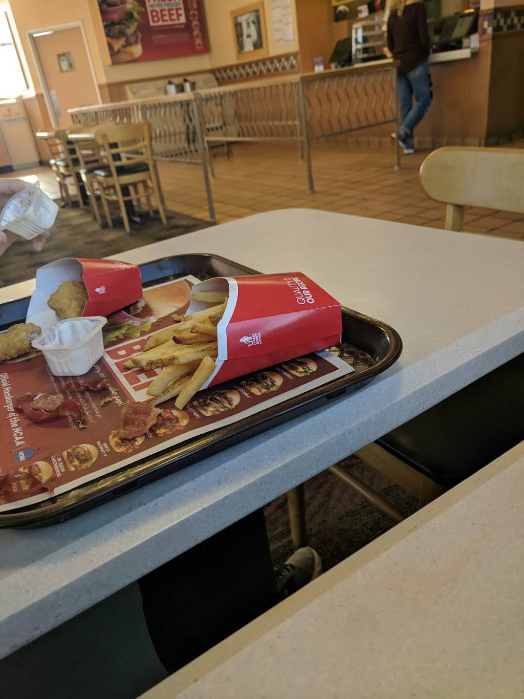 Wendys | restaurant | 1617 Main St, Winfield, KS 67156, USA | 6202217060 OR +1 620-221-7060