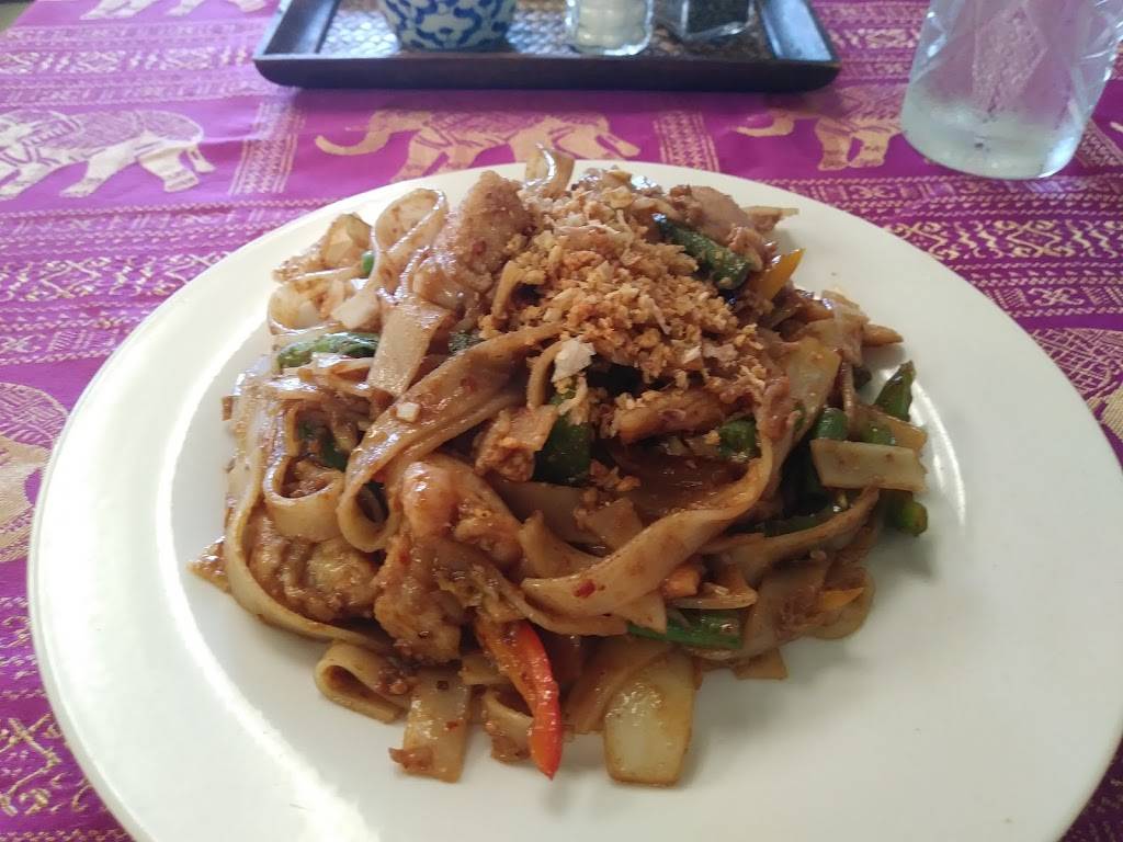Bann Thai | restaurant | 3811 W 13th St N, Wichita, KS 67212, USA | 3166652402 OR +1 316-665-2402