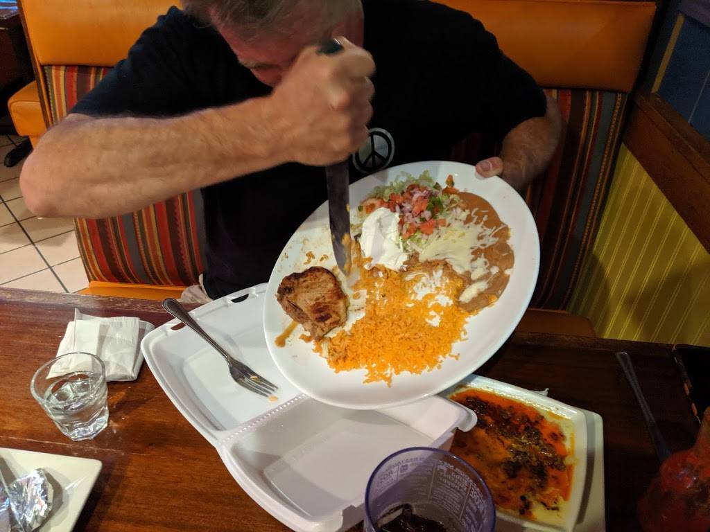 El Cazador | restaurant | 911 Main St, Altavista, VA 24517, USA | 4343697921 OR +1 434-369-7921