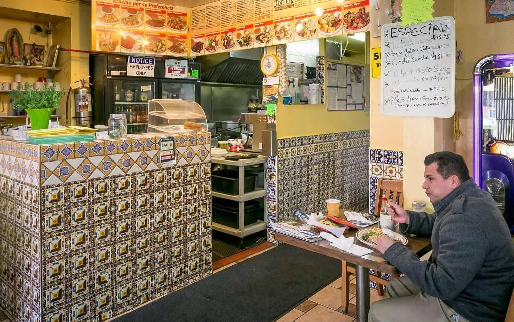 Reinas | restaurant | 5479 Mission St, San Francisco, CA 94112, USA | 4155857694 OR +1 415-585-7694