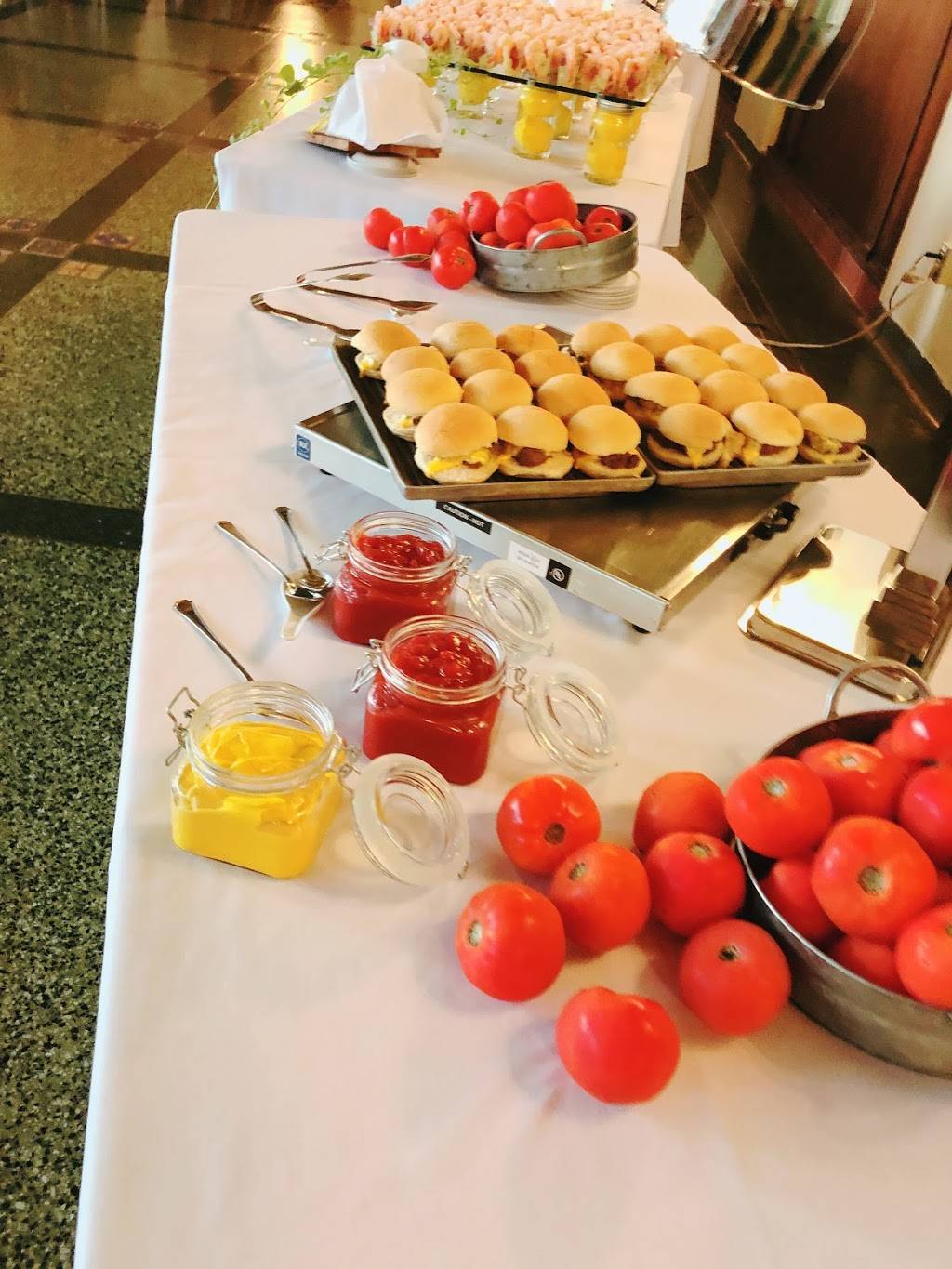 Chartwells Dining Services Winona State University | restaurant | 220 Kryzsko Commons, Winona, MN 55987, USA | 5074575220 OR +1 507-457-5220