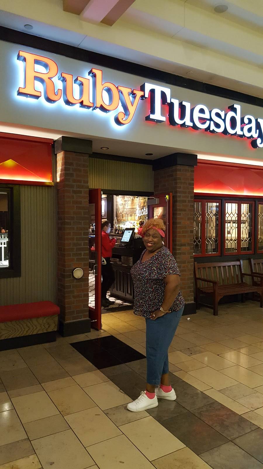 Ruby Tuesday | restaurant | 10300 Southside Blvd #242, Jacksonville, FL 32256, USA | 9043631540 OR +1 904-363-1540