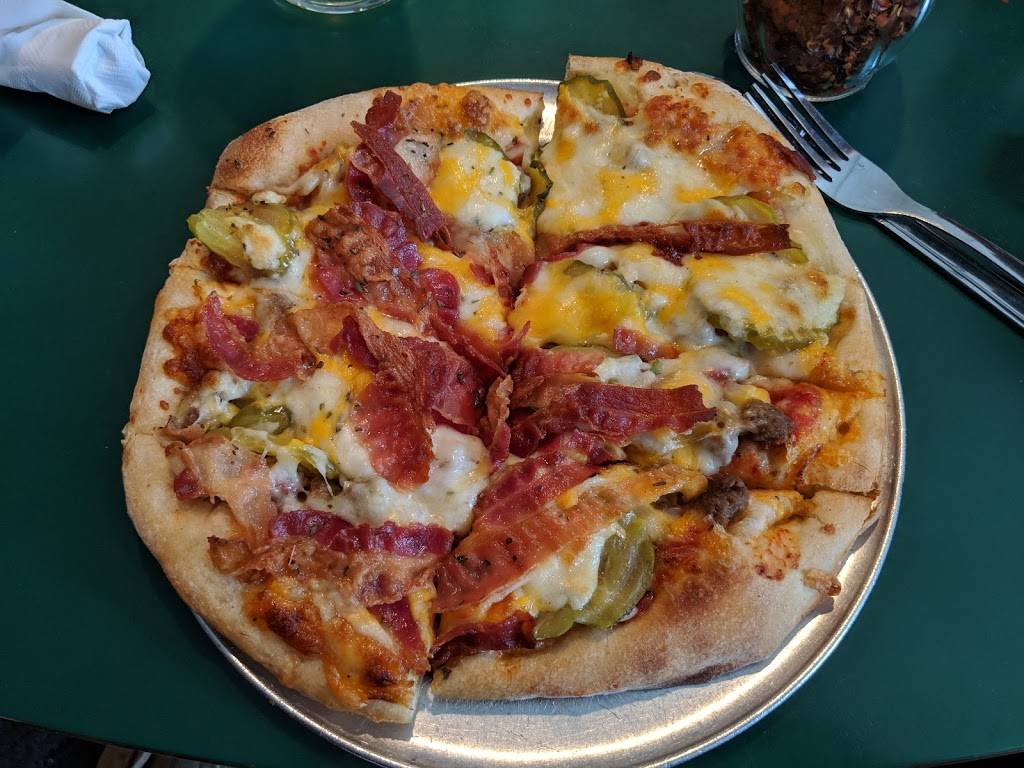 Sports Fans Pizza | restaurant | 1723 Grant St, Bettendorf, IA 52722, USA | 5633595555 OR +1 563-359-5555