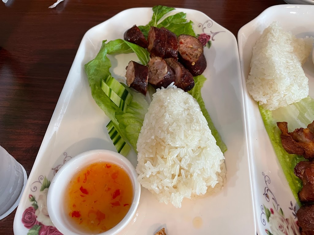 Lanxang Thai-Lao Cuisine | restaurant | 905 S Neil St, Champaign, IL 61820, USA | 2176007162 OR +1 217-600-7162