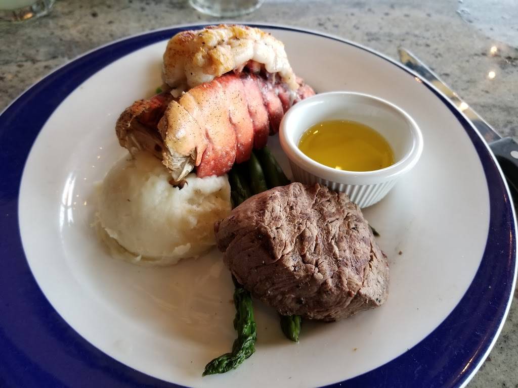 Blue Pointe Oyster Bar & Seafood Grill | restaurant | 13499 S Cleveland Ave, Fort Myers, FL 33907, USA | 2394330634 OR +1 239-433-0634