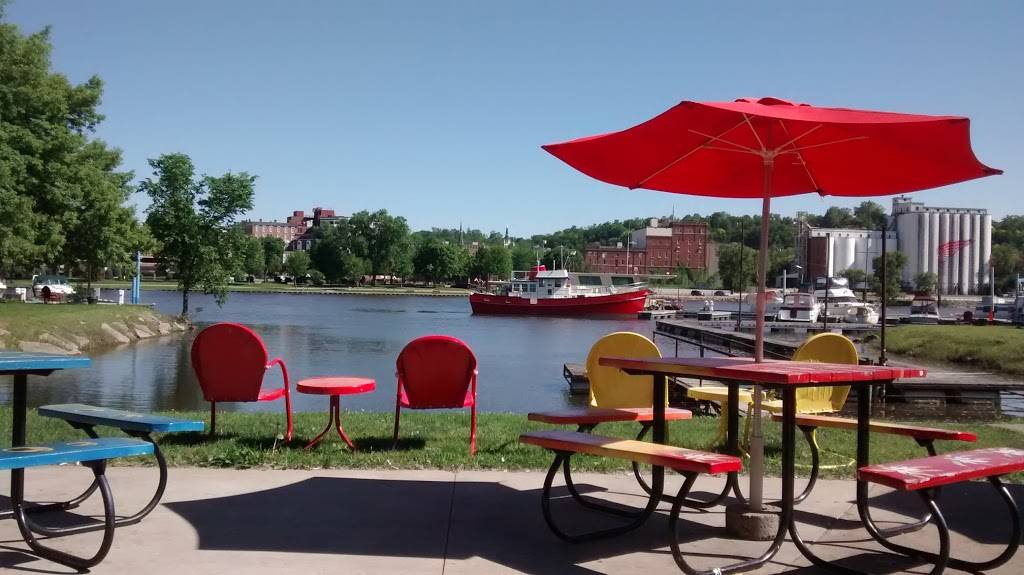 Harbor Bar, Restaurant, Marina | restaurant | N673 825th St, Hager City, WI 54014, USA | 7157922417 OR +1 715-792-2417