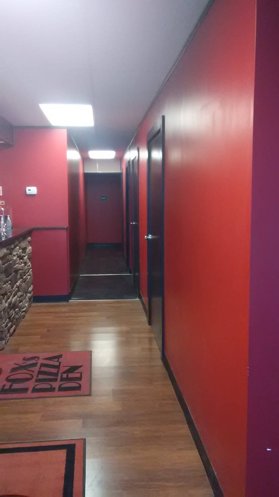 Foxs Pizza Den | restaurant | 819 Broad Ave, Belle Vernon, PA 15012, USA | 7249294121 OR +1 724-929-4121