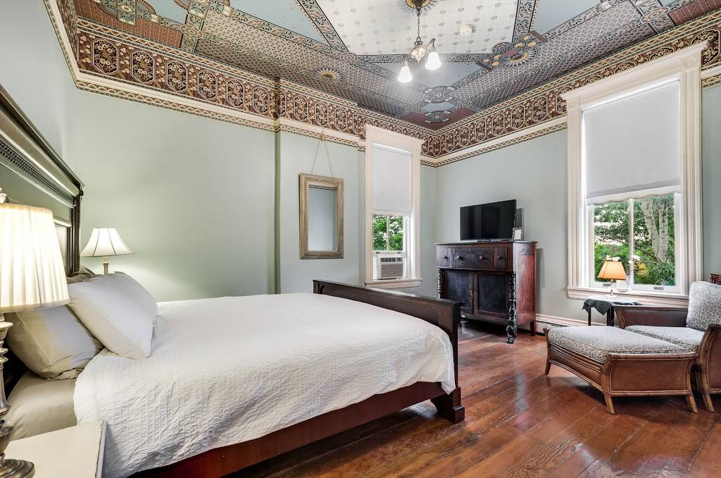 The Lumber Baron Inn & Gardens | cafe | 2555 W 37th Ave, Denver, CO 80211, USA | 3034778205 OR +1 303-477-8205