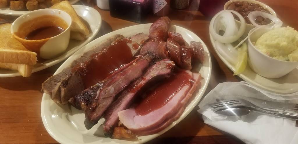 Smokehouse BBQ | restaurant | 307 US-82, Lindsay, TX 76250, USA | 9406659052 OR +1 940-665-9052