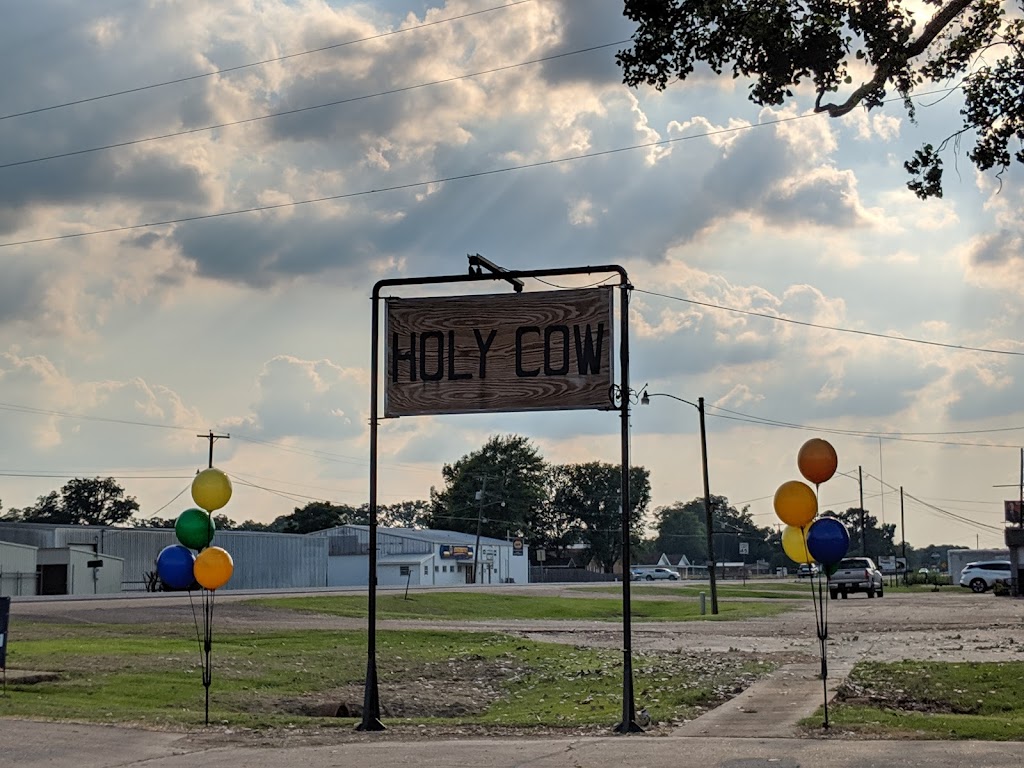 Holy Cow | restaurant | 10687 LA-1, Moreauville, LA 71355, USA | 3183057755 OR +1 318-305-7755