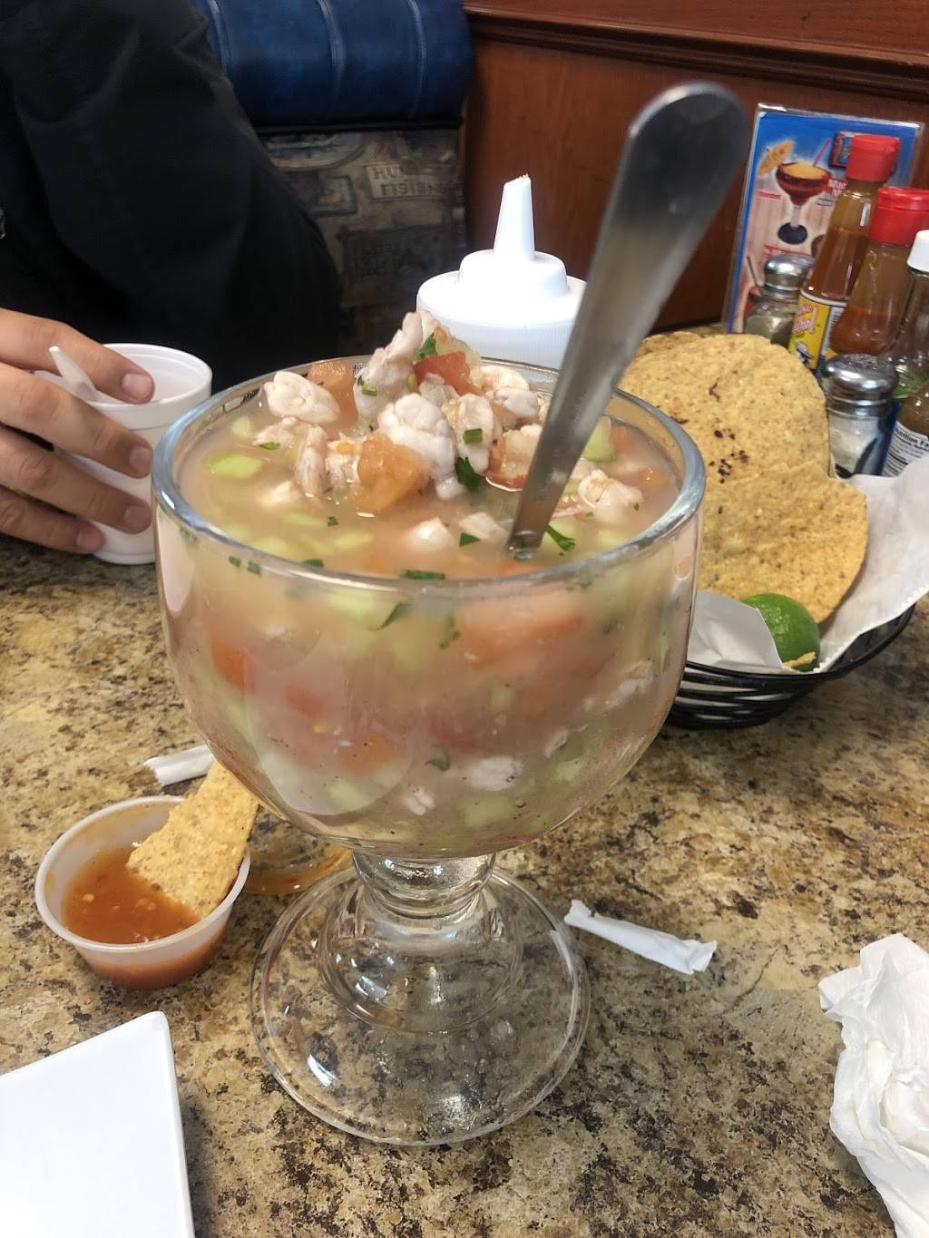 Mariscos El Perihuete | restaurant | 10910 Long Beach Blvd #101, Lynwood, CA 90262, USA | 3106046942 OR +1 310-604-6942