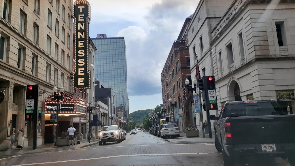 In-N-Out Market Shell | restaurant | 8332 Chapman Hwy, Knoxville, TN 37920, USA | 8654741716 OR +1 865-474-1716