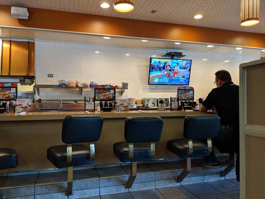 IHOP | restaurant | 4765 Calle Real, Santa Barbara, CA 93110, USA | 8059673030 OR +1 805-967-3030