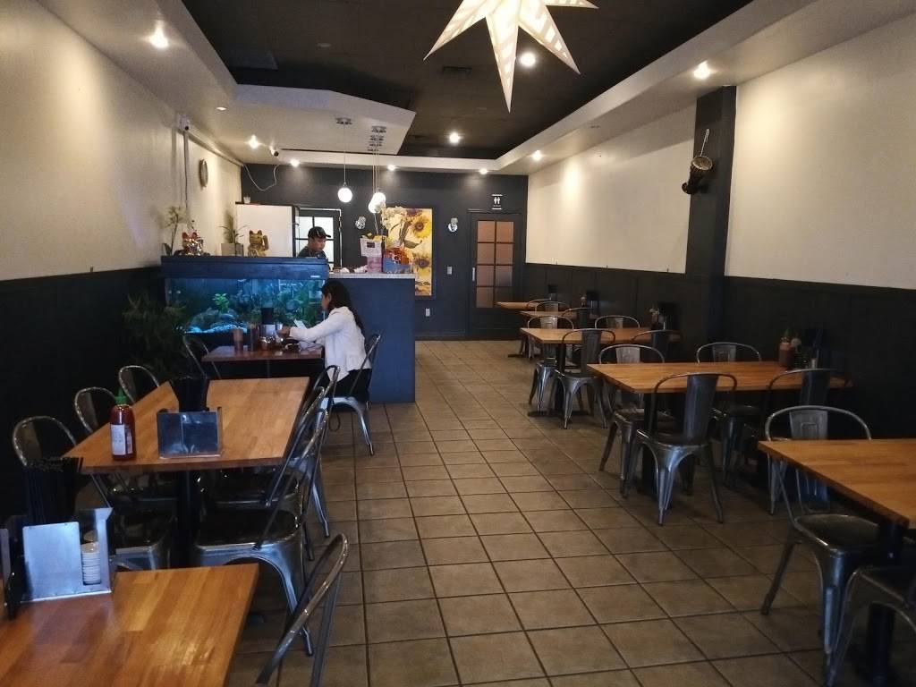 Pho Saigon | restaurant | 16925 Yonge St, Newmarket, ON L3Y 5Y1, Canada | 9058303488 OR +1 905-830-3488