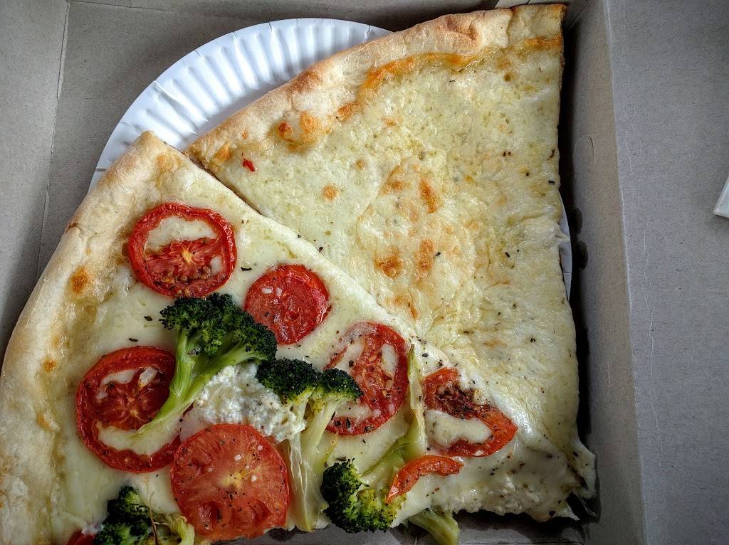 Italian Market & Restaurant | restaurant | 126 Defense Hwy, Annapolis, MD 21401, USA | 4102241330 OR +1 410-224-1330