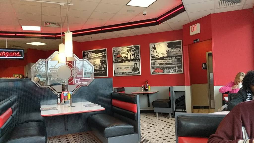 Steak n Shake | restaurant | 3229 N University St, Peoria, IL 61604, USA | 3096828723 OR +1 309-682-8723