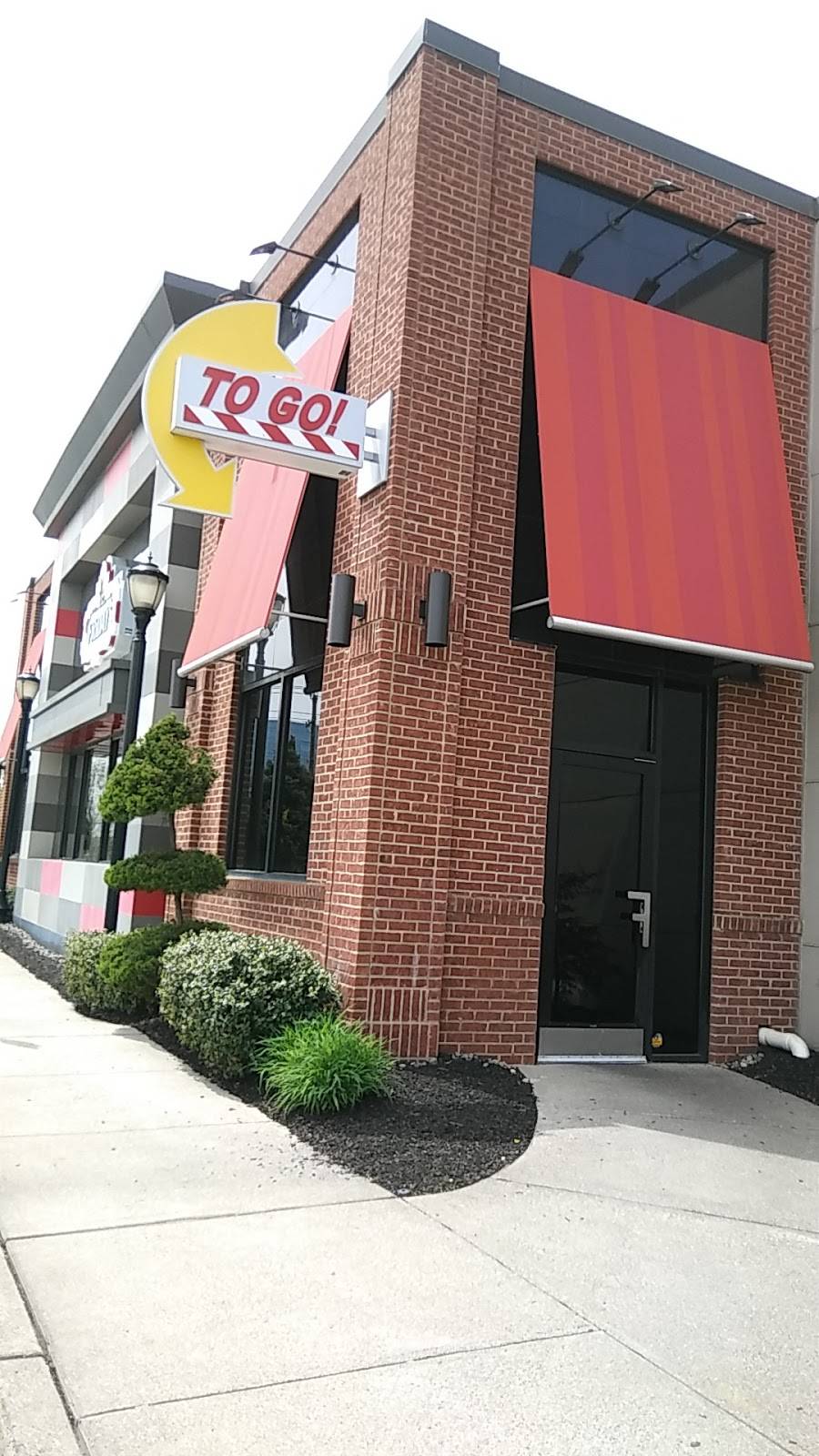 TGI Fridays | restaurant | 826 NJ-3, Clifton, NJ 07012, USA | 9737781828 OR +1 973-778-1828