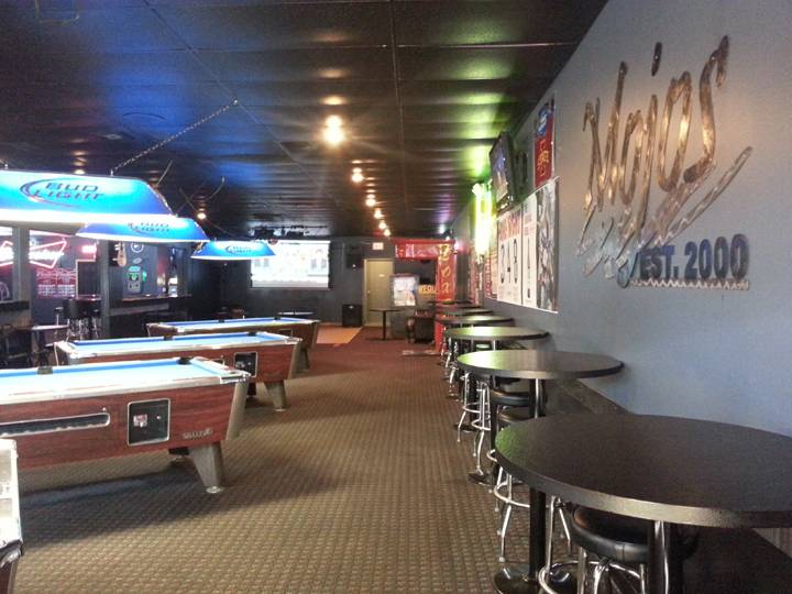 Mojos Bar | restaurant | 206 N Howard St, Indianola, IA 50125, USA | 5159625917 OR +1 515-962-5917