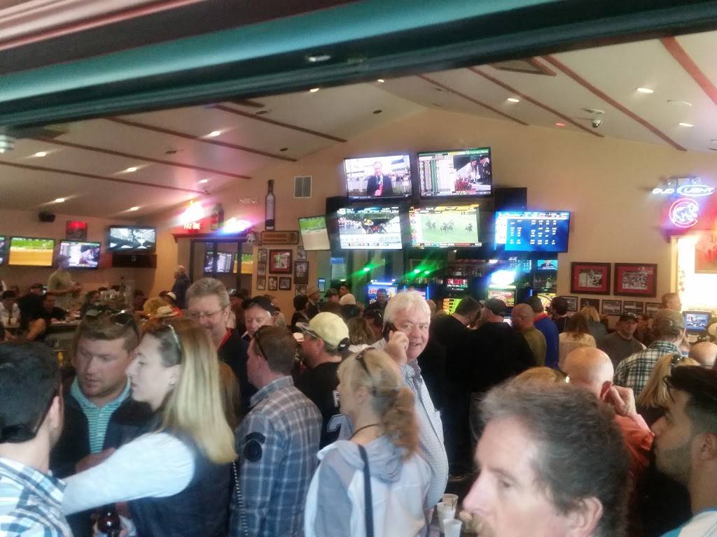 Nicolinos Trackside | night club | 621 Ridgeview Dr, McHenry, IL 60050, USA | 8153449800 OR +1 815-344-9800