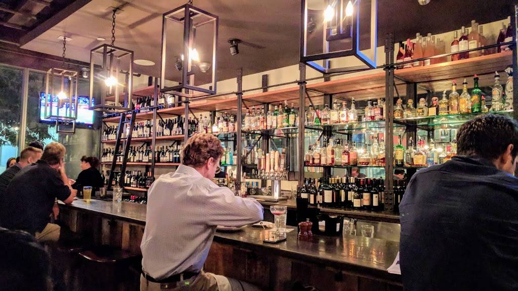 Roosters Wood-fired Kitchen - Uptown | restaurant | 150 N College St, Charlotte, NC 28202, USA | 7043707667 OR +1 704-370-7667