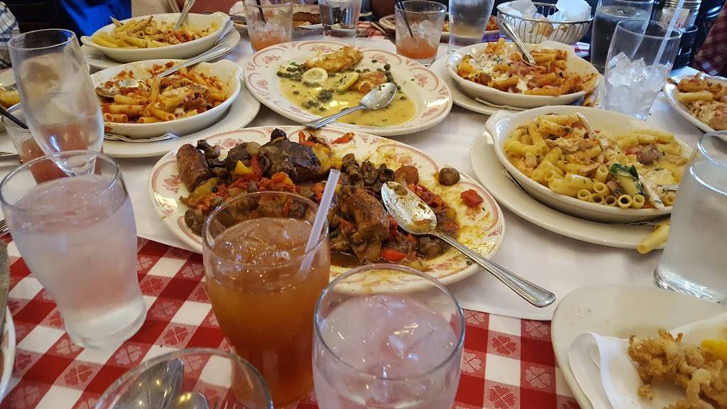 Maggianos Little Italy | restaurant | Freedom Commons, 1847 Freedom Dr, Naperville, IL 60563, USA | 6305362270 OR +1 630-536-2270