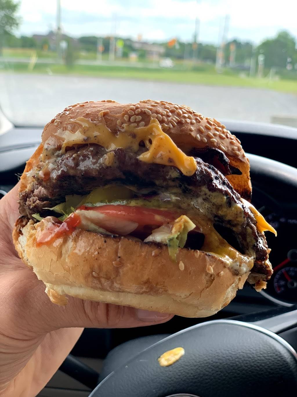 Burgers & Shakes Inc | restaurant | 5510 Limebank Rd, Gloucester, ON K1X 1C3, Canada | 6138224454 OR +1 613-822-4454