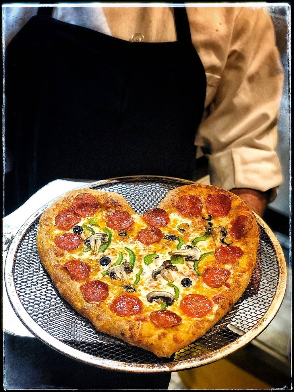 Italian Pizza Kitchen | meal delivery | 4483 Connecticut Ave NW, Washington, DC 20008, USA | 2023641010 OR +1 202-364-1010