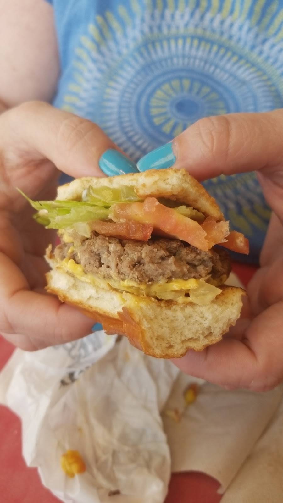 Hardees | restaurant | 7160 IN-67, Pendleton, IN 46064, USA | 7657787922 OR +1 765-778-7922