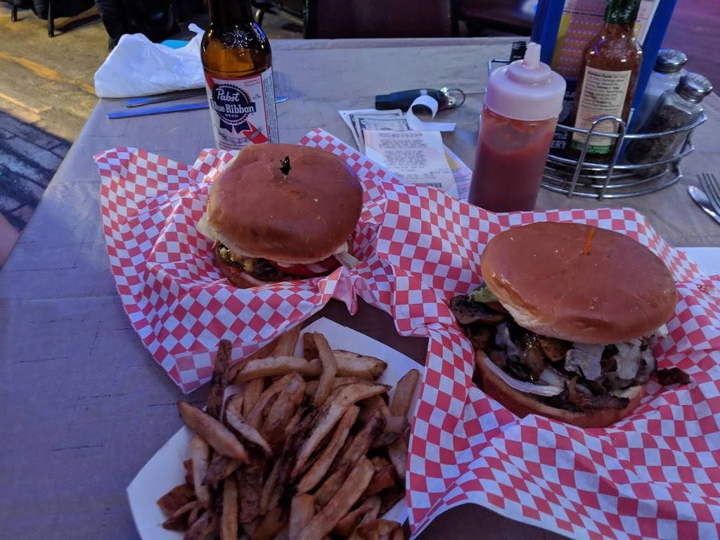 Curve Inn | restaurant | 10336 Blue Star Hwy, South Haven, MI 49090, USA | 2696375070 OR +1 269-637-5070