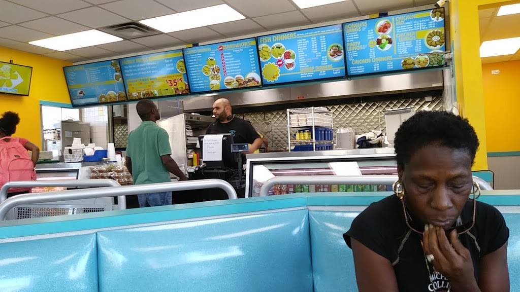 Sharks Fish & Chicken | restaurant | 340 E 167th St, Harvey, IL 60426, USA | 7085665323 OR +1 708-566-5323