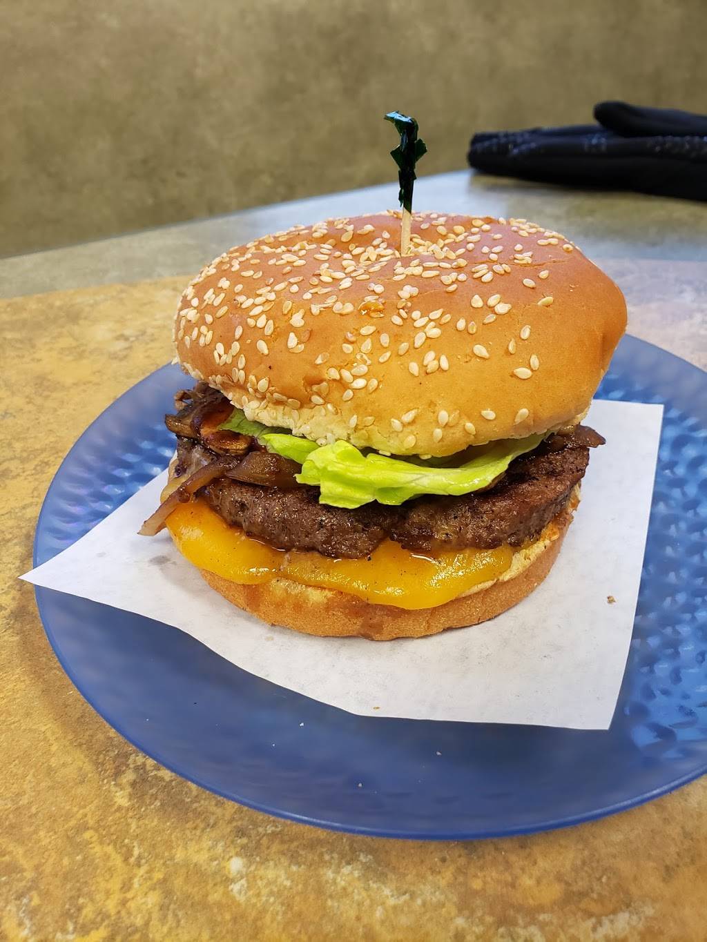 Herfys Burgers & Shakes | restaurant | 14017 1st Ave S C, Burien, WA 98168, USA | 2062428779 OR +1 206-242-8779