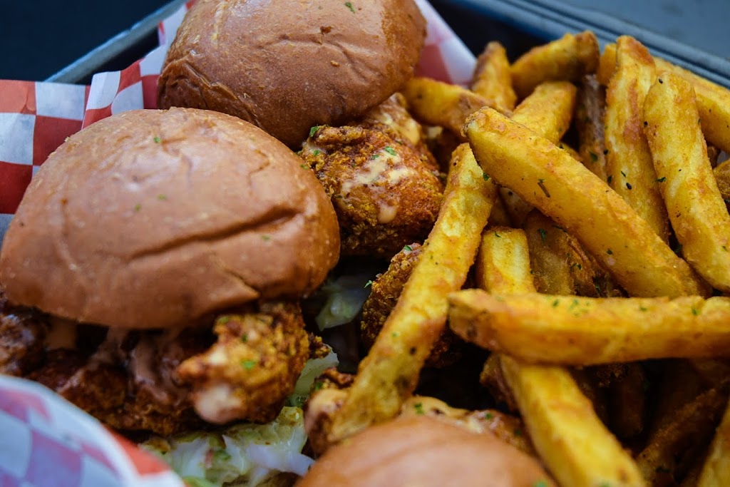 Bellys Sliders & Wings | restaurant | 15315 S Figueroa St, Gardena, CA 90248, USA | 4242669135 OR +1 424-266-9135