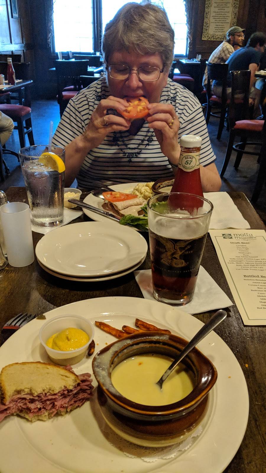 Molly Maguires | restaurant | 1085 Central Ave, Clark, NJ 07066, USA | 7323886511 OR +1 732-388-6511