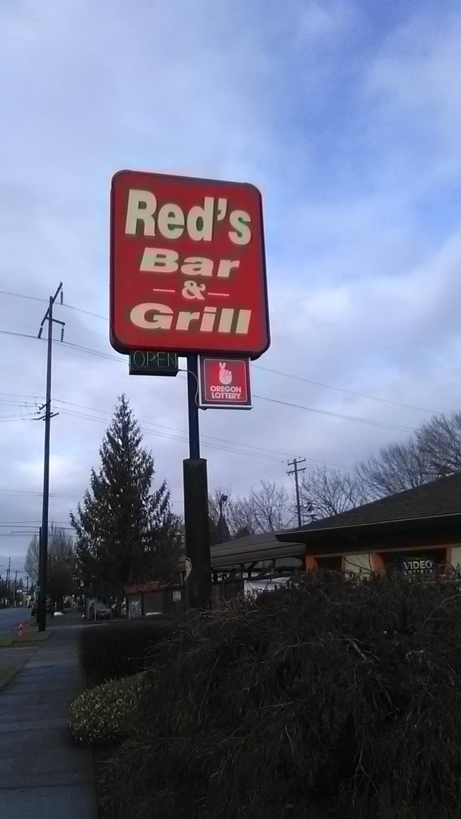 Reds Bar & Grill | restaurant | 7025 SE Foster Rd, Portland, OR 97206, USA | 5037887864 OR +1 503-788-7864