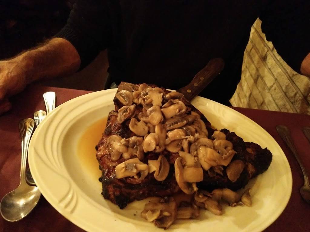 Dobies Steak House | restaurant | 4136 S Kinnickinnic Ave, St Francis, WI 53235, USA | 4147449064 OR +1 414-744-9064