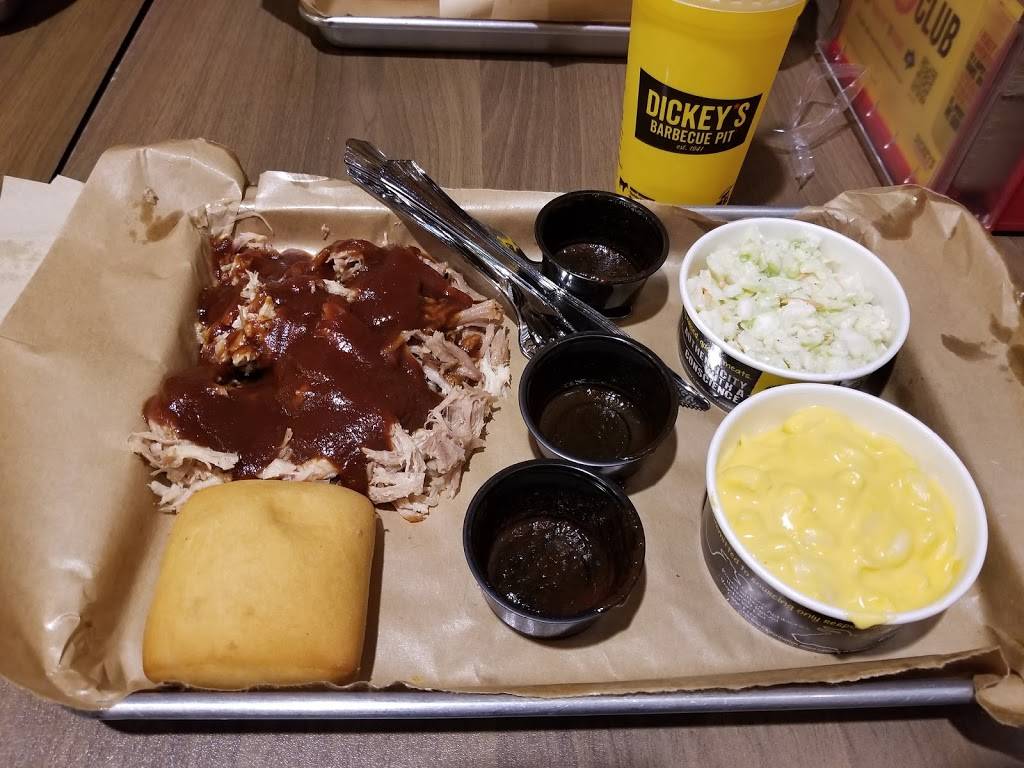 Dickeys Barbecue Pit | restaurant | 2719 Calumet Dr, Sheboygan, WI 53083, USA | 9207836789 OR +1 920-783-6789