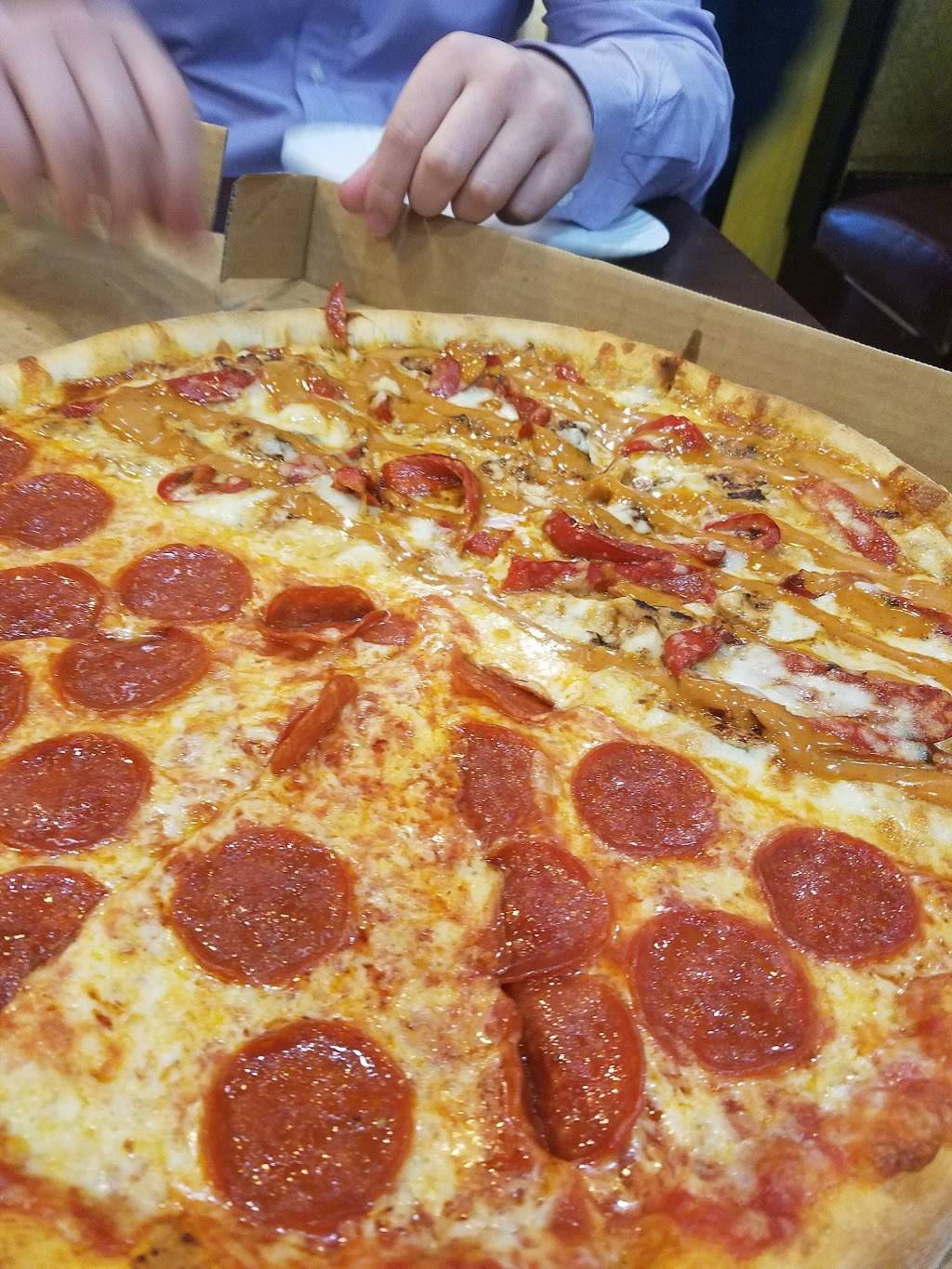 Italian Delite | restaurant | 2052 Sproul Rd, Broomall, PA 19008, USA | 6103535885 OR +1 610-353-5885