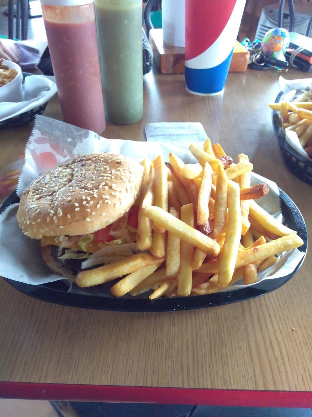 El Famous Burrito | restaurant | 904 N York St, Elmhurst, IL 60126, USA | 6305160905 OR +1 630-516-0905