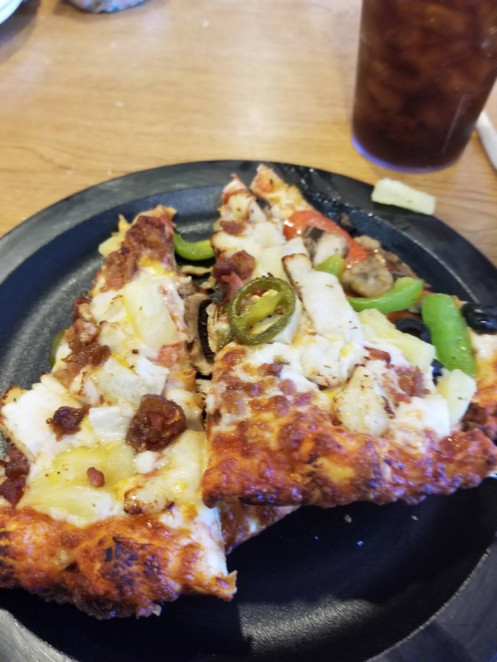 Round Table Pizza | meal delivery | 8035 San Miguel Canyon Rd, Prunedale, CA 93907, USA | 8316635500 OR +1 831-663-5500