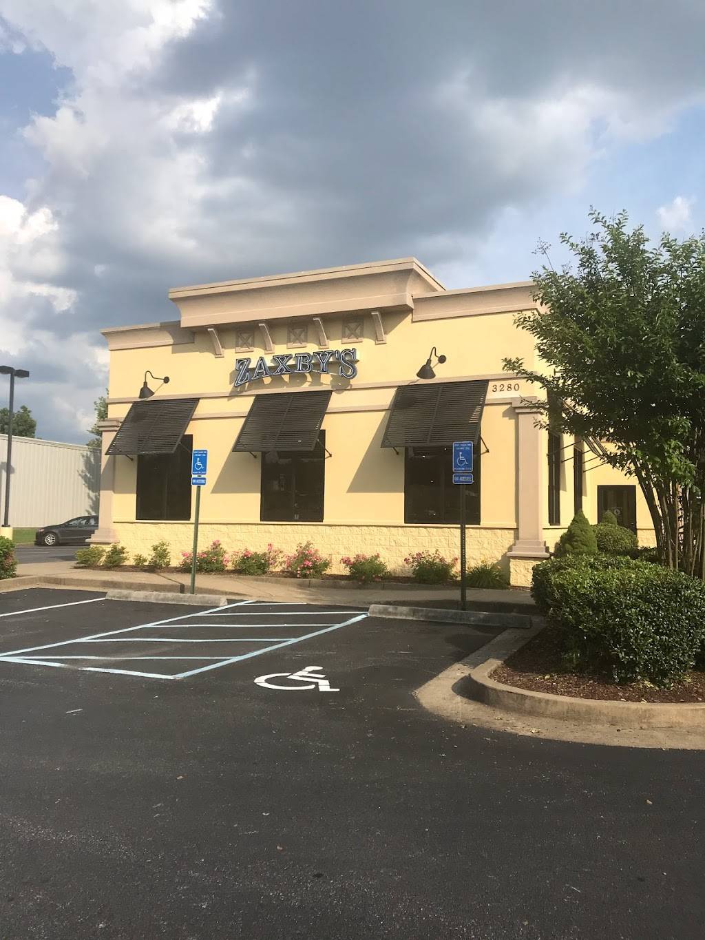 Zaxbys Chicken Fingers & Buffalo Wings | restaurant | 3280 E Andrew Johnson Hwy, Greeneville, TN 37745, USA | 4236384103 OR +1 423-638-4103