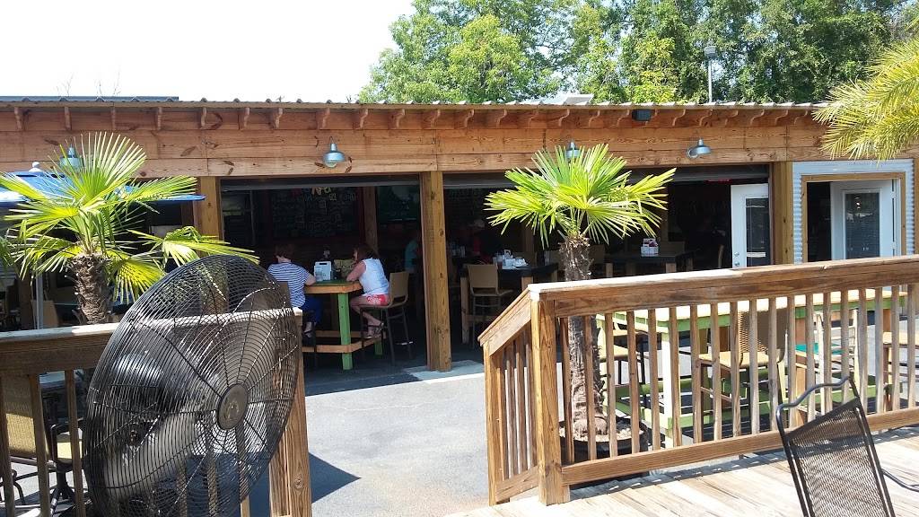 The Crawfish House | restaurant | 1801 Government St #3942, Ocean Springs, MS 39564, USA | 2282151689 OR +1 228-215-1689