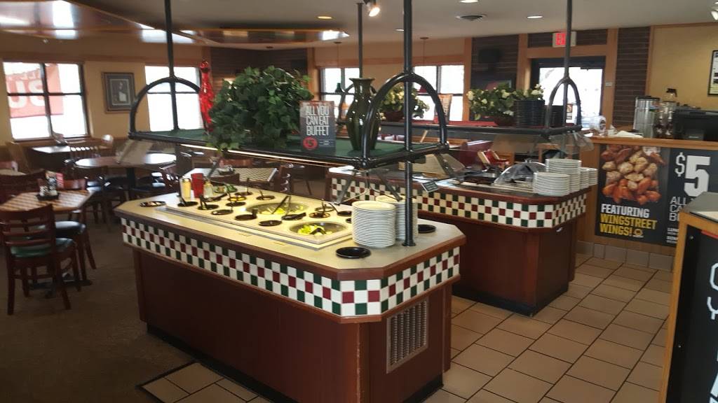 Pizza Hut | restaurant | 447 W Sunset Dr, Waukesha, WI 53189, USA | 2625476652 OR +1 262-547-6652