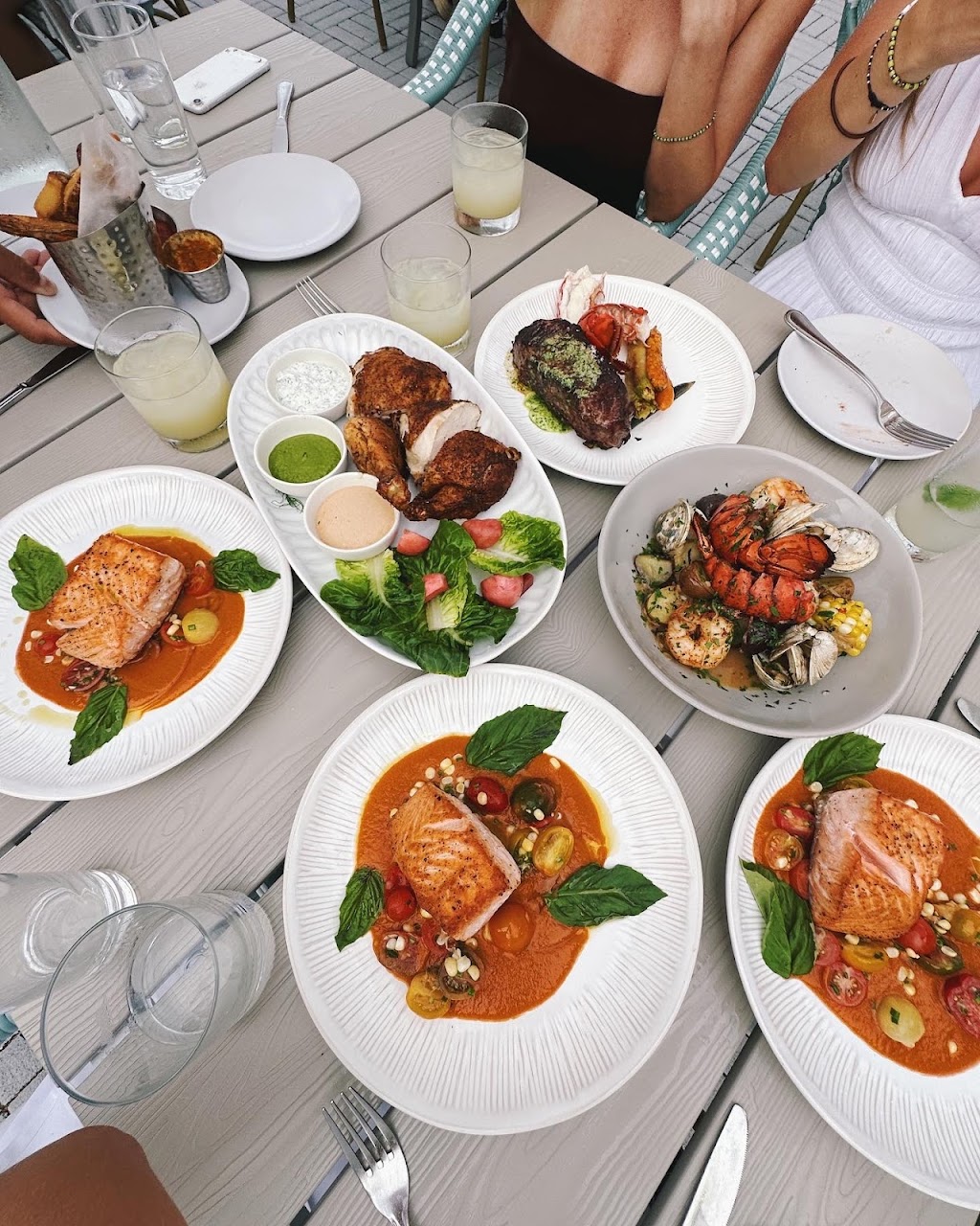 Sag Harbor Kitchen | restaurant | 26 Bay St, Sag Harbor, NY 11963, USA | 6318994078 OR +1 631-899-4078