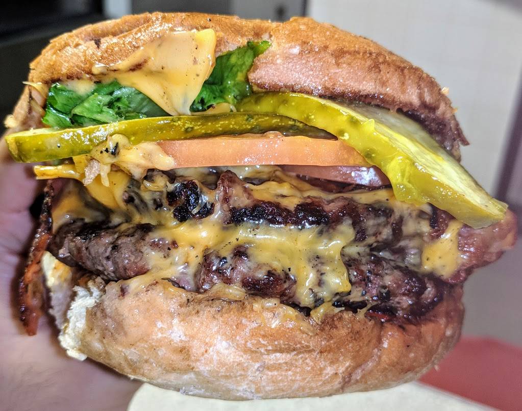 Apache Burgers | restaurant | 5236 Dundas St W, Etobicoke, ON M9B 1A7, Canada | 4162333046 OR +1 416-233-3046