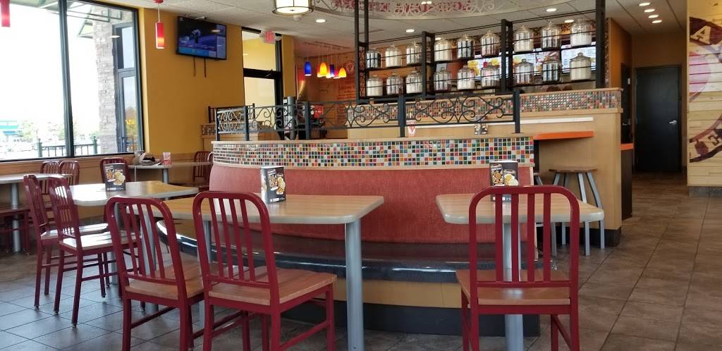 Popeyes Louisiana Kitchen | restaurant | 13050 Middlebelt Rd, Livonia, MI 48150, USA | 7347729462 OR +1 734-772-9462